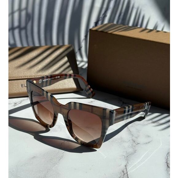 NEW Burberry BE4364 Kitty Checked Print Square Sunglasses - Picture 2 of 5